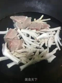 Make Boots, peanuts, chicken feet step 0