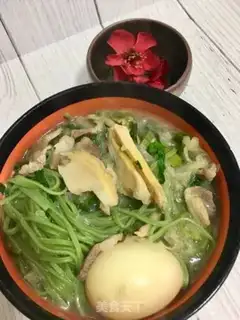 Make Eggs and abalone spinach noodles step 25