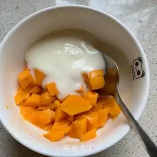 Make Mango yogurt toast step 0