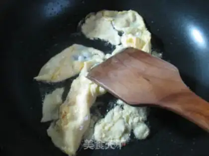 Make Duck eggs, spicy broccoli step 3