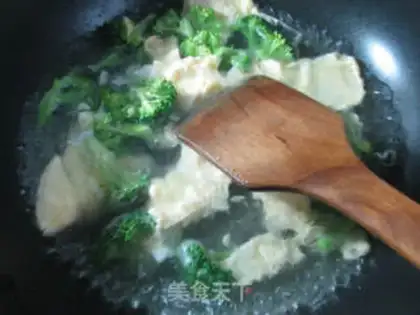 Make Duck eggs, spicy broccoli step 5