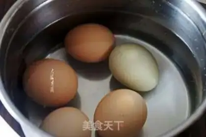 Make Onion and eggs step 1
