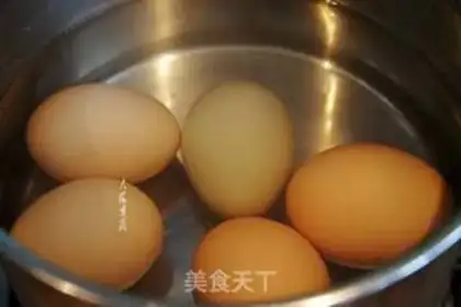 Make Onion and eggs step 2
