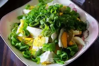 Make Onion and eggs step 5