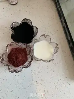Make Piggy little buns step 1