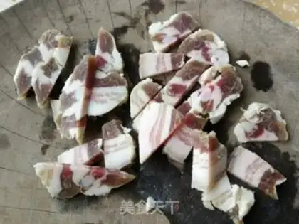 Make Burn the potatoes with pork step 1