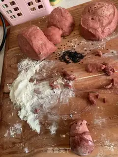 Make Piggy little buns step 11