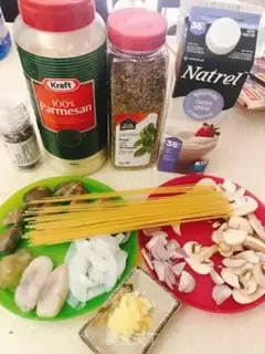 Make White sauce. Noodles step 0
