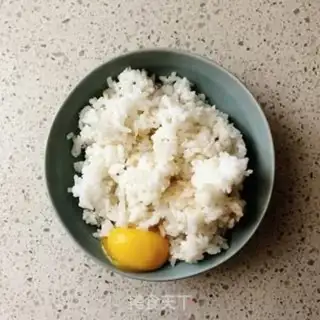 Make Egg fried rice step 1
