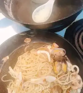 Make White sauce. Noodles step 4