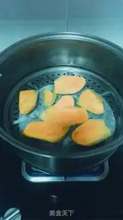 Make Pumpkin strawberry Dafu step 0