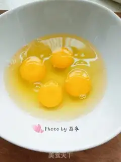Make Garlic thick egg fever step 1