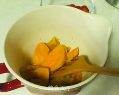Make Pumpkin strawberry Dafu step 3
