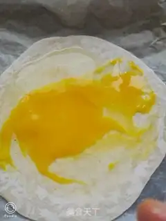 Make A simple breakfast egg-bread step 1