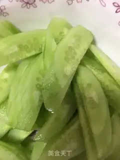 Make The cucumber stings step 1