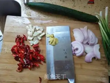 Make Spicy lobster step 1