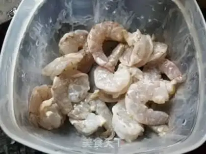 Make Shrimp eggs, cucumber step 1