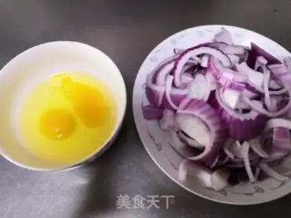 Make Onion fried eggs step 0