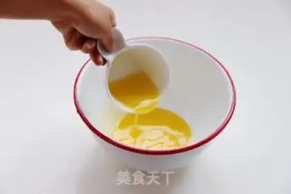 Make A beehive coffee roll step 1