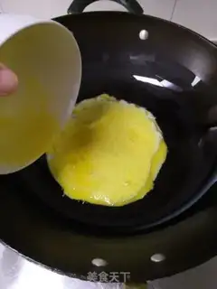Make Onion fried eggs step 2