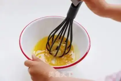 Make A beehive coffee roll step 4