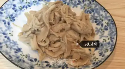 Make The next meal will be fried with a dry pan of mushrooms step 1