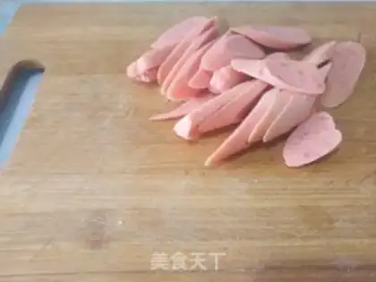 Make Garlic ham and sausage step 2