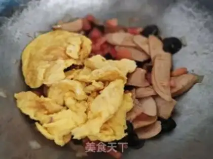 Make Ham tomato fried eggs step 16