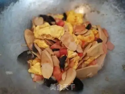 Make Ham tomato fried eggs step 17