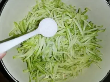 Make Cracker egg dumplings step 2