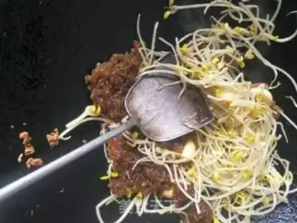 Make Fan fried eggs step 3