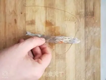 Make Tomato oil and shrimp step 0