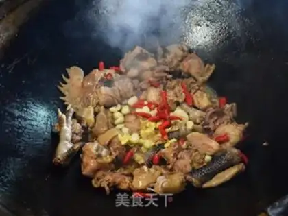 Make Chicken in a wood pot step 4