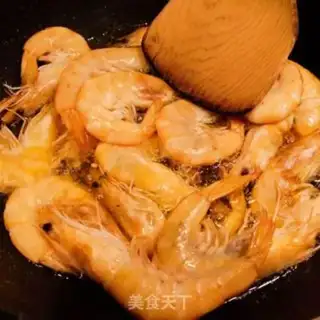 Make Tomato oil and shrimp step 3