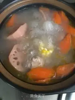 Make Lotus corn carrot broccoli broccoli soup step 4
