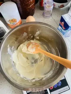 Make Strawberry cap cake step 1