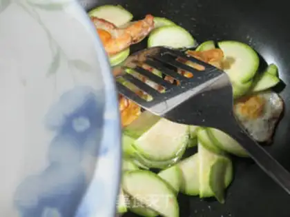 Make Cricket eggs and shrimp step 3
