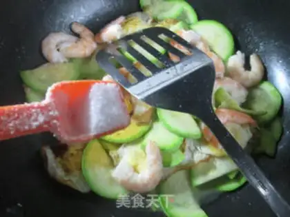 Make Cricket eggs and shrimp step 7