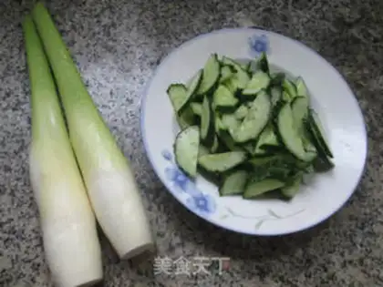Make The cucumbers are white step 0