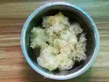Make A papaya tomato with silver ears and eggs step 1