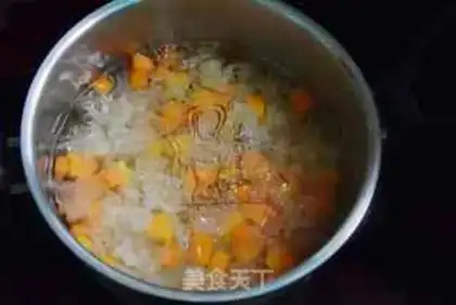 Make A papaya tomato with silver ears and eggs step 4