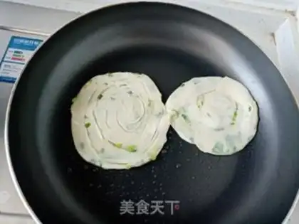 Make A papaya tomato with silver ears and eggs step 7