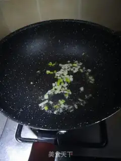 Make Tomato egg noodles step 1
