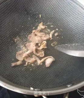 Make Eggs and abalone spinach noodles step 5
