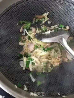 Make Eggs and abalone spinach noodles step 7