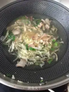 Make Eggs and abalone spinach noodles step 8