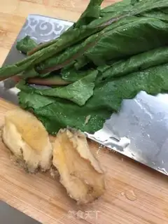 Make Eggs and abalone spinach noodles step 10