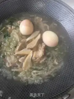 Make Eggs and abalone spinach noodles step 16