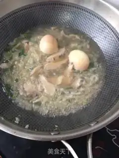 Make Eggs and abalone spinach noodles step 17
