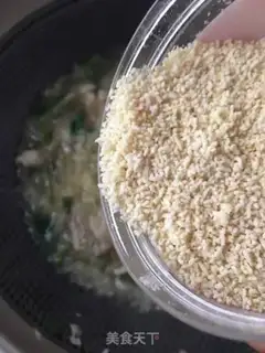 Make Eggs and abalone spinach noodles step 18